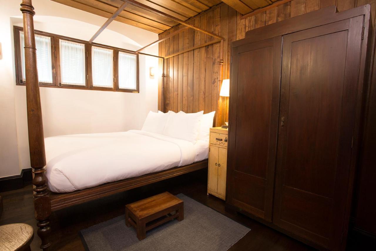 1905 Heritage Corner Bangkok Room photo